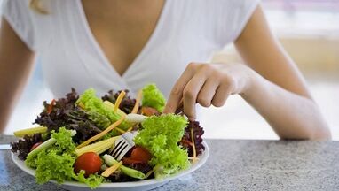 en raison du non-respect du régime alimentaire pour la gastrite
